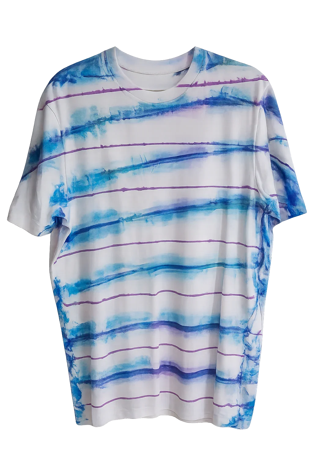 T-shirt blanc à rayures bleues et violettes, motif peint à la main, style artistique.